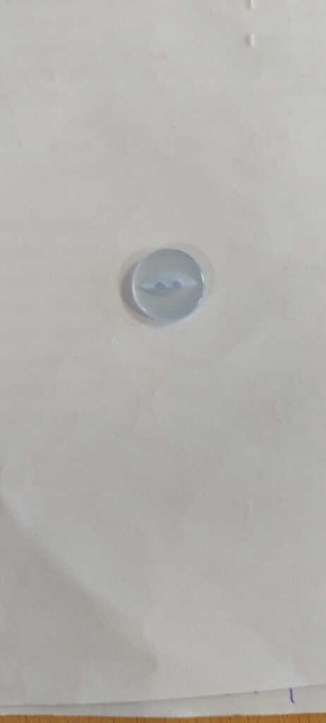 basic buttons fish eye 2 hole - Image 3