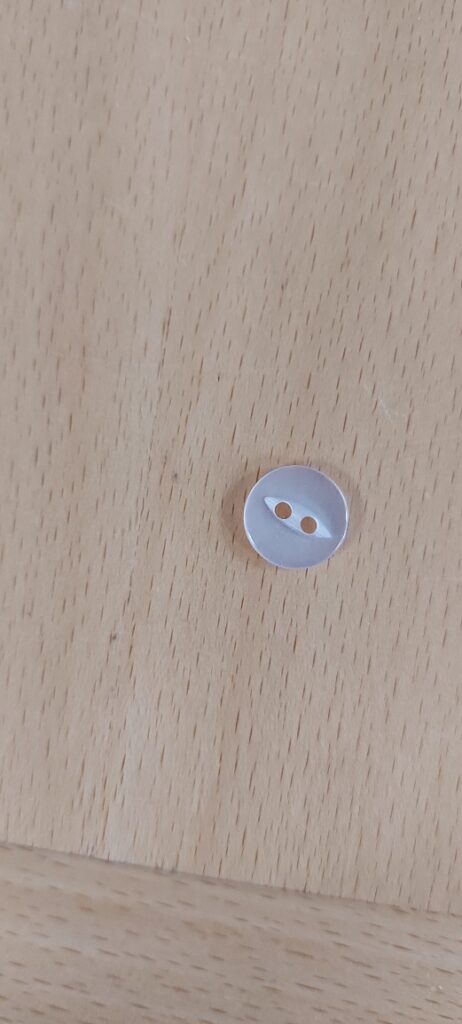 basic buttons fish eye 2 hole - Image 10