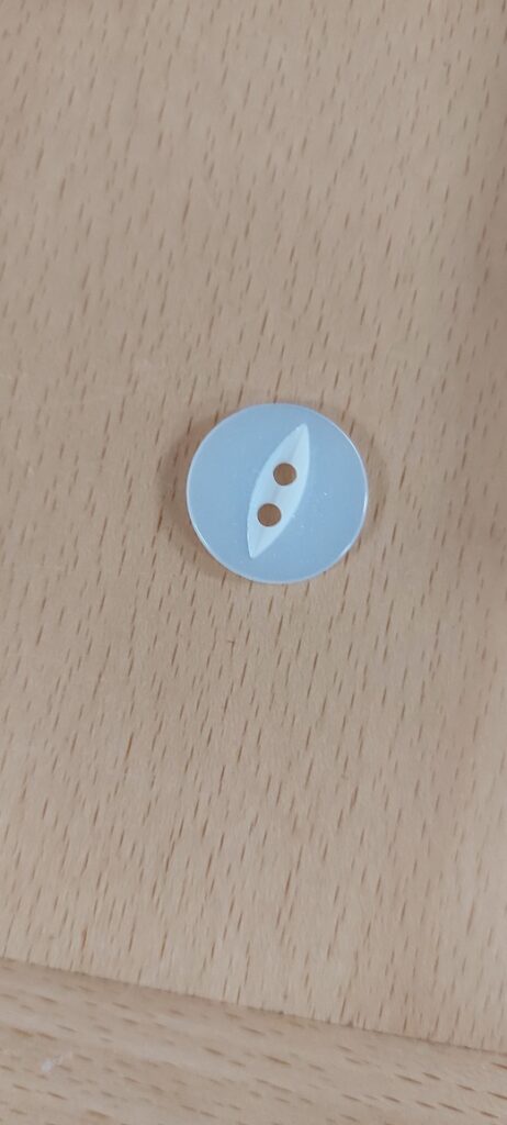 basic buttons fish eye 2 hole - Image 9